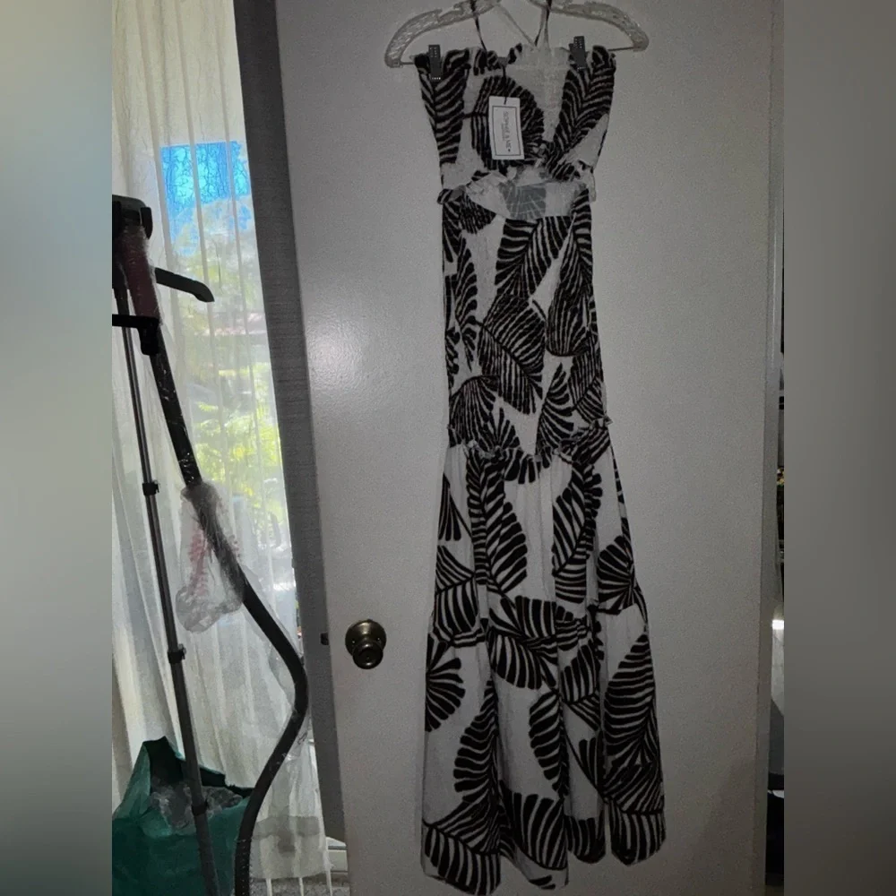 Elegant Black and White Leaf Maxi Print Dress